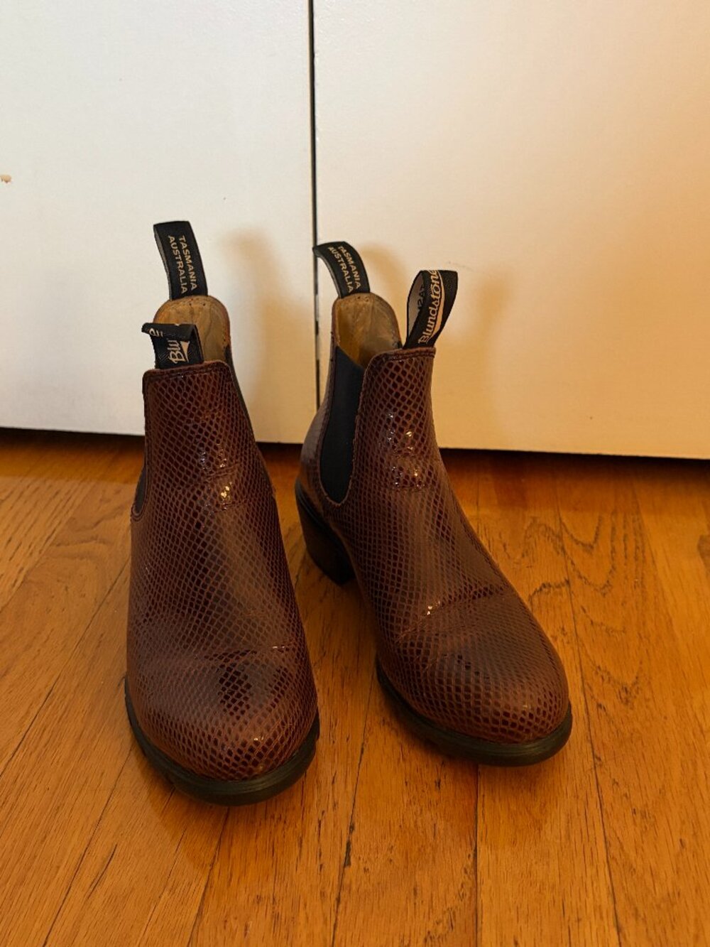 Blundstone Heeled Chelsea Boots Burgundy Embossed 2166